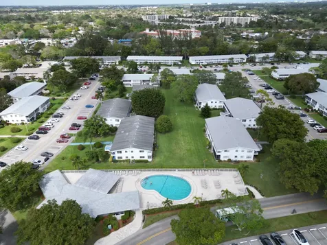 390 Durham M Circle Deerfield Beach FL 33442
