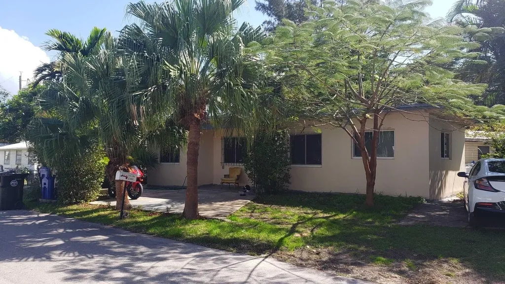2334 Ne 136th Street North Miami Beach FL 33181