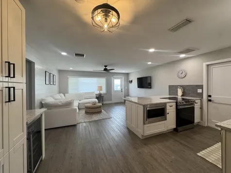 108 SW 9th Street Boynton Beach FL 33426