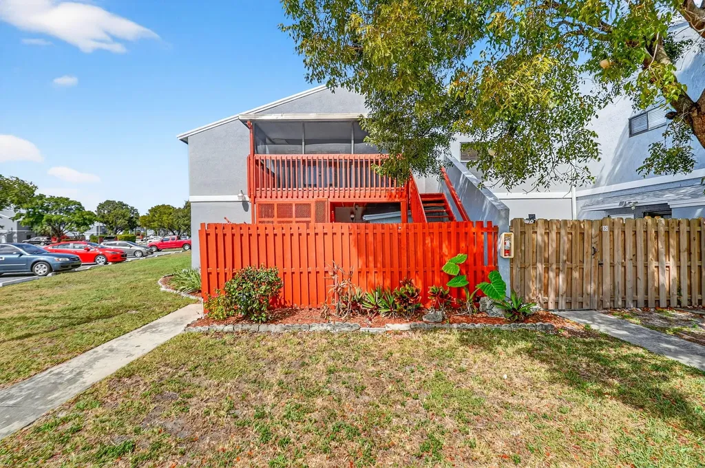 18 Crossings Circle Boynton Beach FL 33435