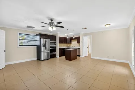 18 Crossings Circle Boynton Beach FL 33435