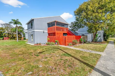 18 Crossings Circle Boynton Beach FL 33435