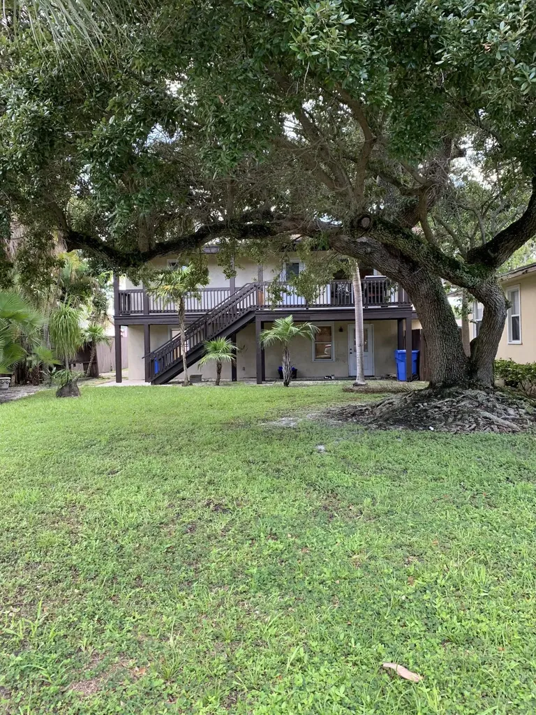 121 S Oak Street Lantana FL 33462