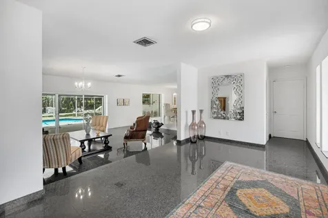 800 Sw 17th Street Boca Raton FL 33486