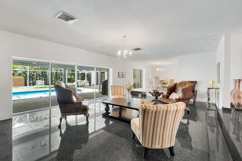 800 Sw 17th Street Boca Raton FL 33486