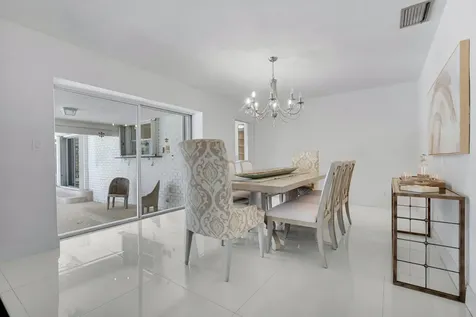 800 Sw 17th Street Boca Raton FL 33486