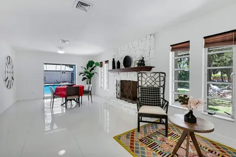 800 Sw 17th Street Boca Raton FL 33486