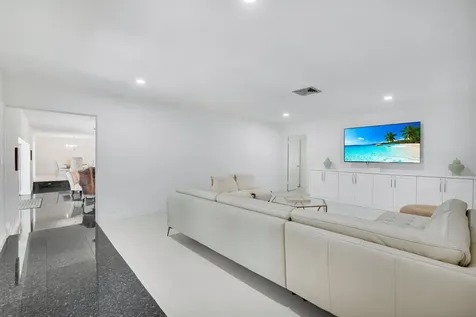 800 Sw 17th Street Boca Raton FL 33486