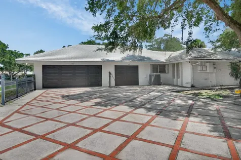 800 Sw 17th Street Boca Raton FL 33486