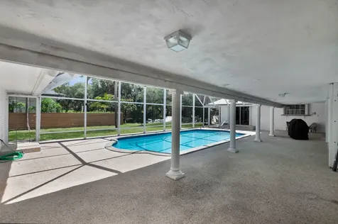 800 Sw 17th Street Boca Raton FL 33486
