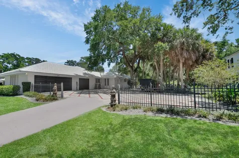 800 Sw 17th Street Boca Raton FL 33486