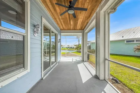 615 Ne Canoe Park Circle Port Saint Lucie FL 34983