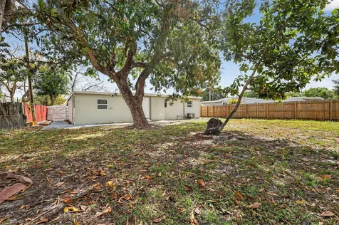 3600 Sw 46th Avenue West Park FL 33023