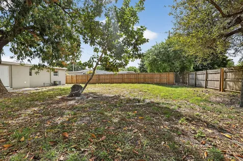 3600 Sw 46th Avenue West Park FL 33023
