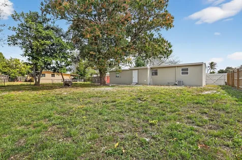 3600 Sw 46th Avenue West Park FL 33023