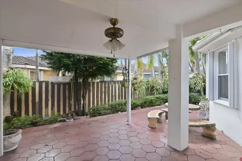 15062 Sw 11th Street Miami FL 33194