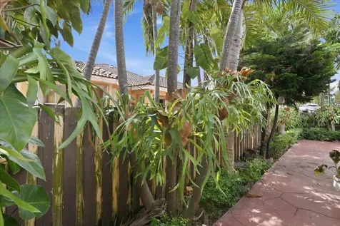 15062 Sw 11th Street Miami FL 33194