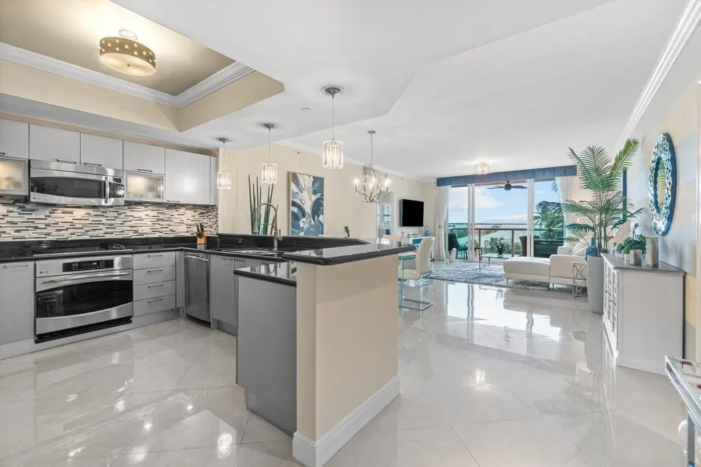 2650 Lake Shore Drive Riviera Beach FL 33404