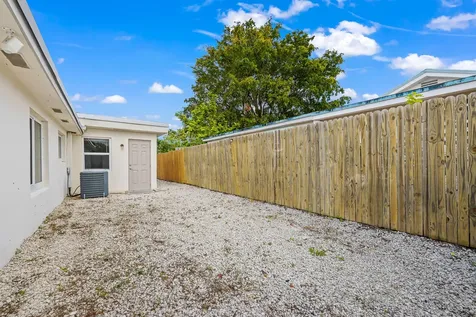253 Sw 2nd Court Deerfield Beach FL 33441