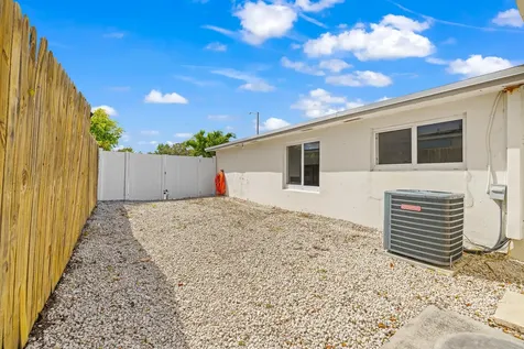 253 Sw 2nd Court Deerfield Beach FL 33441