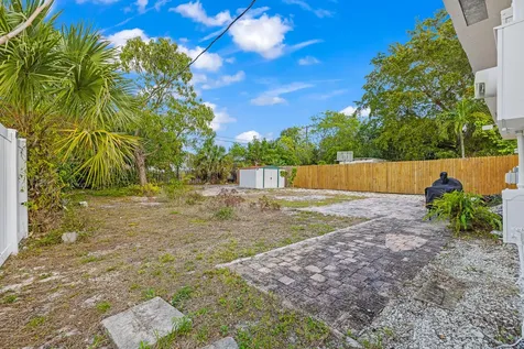 253 Sw 2nd Court Deerfield Beach FL 33441