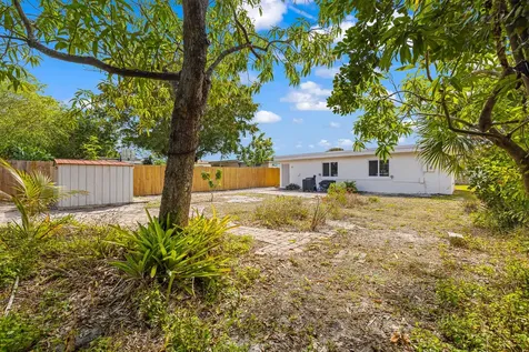 253 Sw 2nd Court Deerfield Beach FL 33441