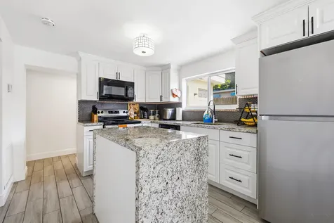 253 Sw 2nd Court Deerfield Beach FL 33441