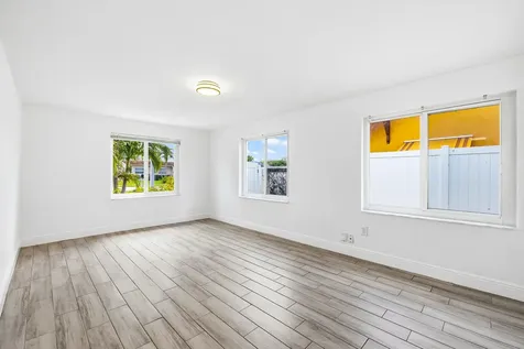 253 Sw 2nd Court Deerfield Beach FL 33441