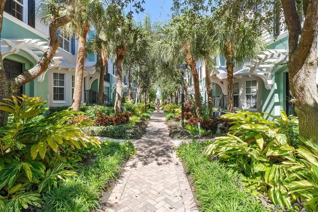 329 W Mallory Circle Delray Beach FL 33483
