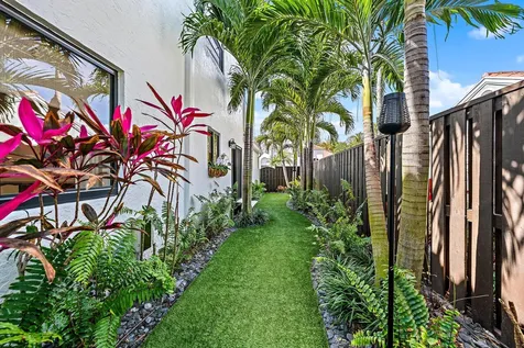 2583 La Cristal Circle Palm Beach Gardens FL 33410