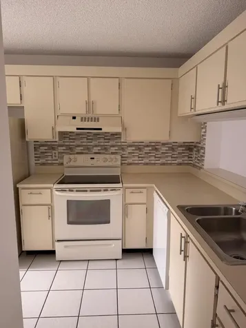 3146 Via Ponciana Lake Worth FL 33467