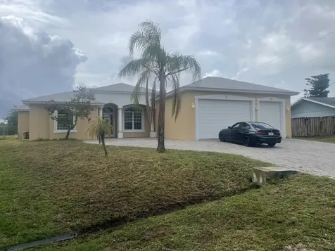 2643 SW Harem Circle Port Saint Lucie FL 34953