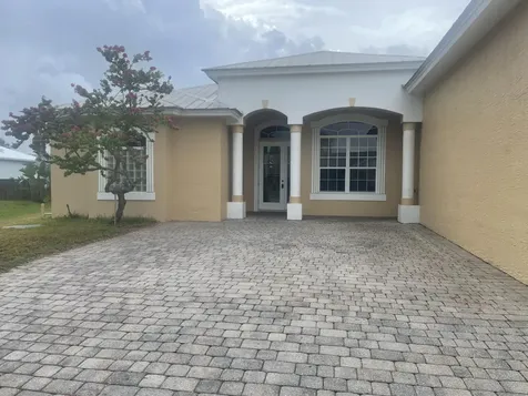 2643 SW Harem Circle Port Saint Lucie FL 34953
