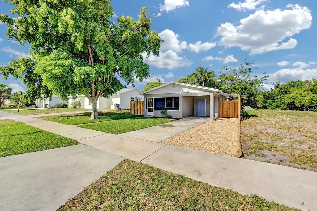 240 Nw 9th Avenue Delray Beach FL 33444