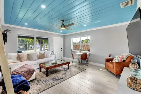 240 Nw 9th Avenue Delray Beach FL 33444