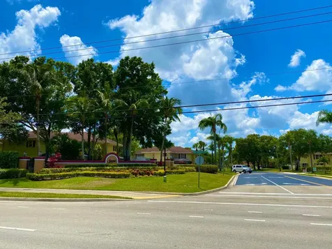 40 Essex Court Royal Palm Beach FL 33411