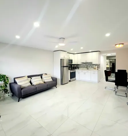 167 Sussex I West Palm Beach FL 33417