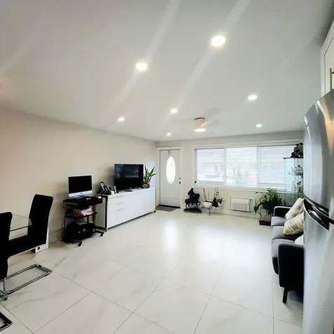 167 Sussex I West Palm Beach FL 33417