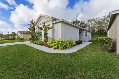 220 Sw Lake Forest Way Saint Lucie West FL 34986