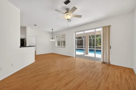 5545 W 1st Square Vero Beach FL 32968