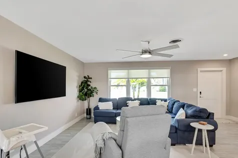 47 Ridgewood Circle Tequesta FL 33469