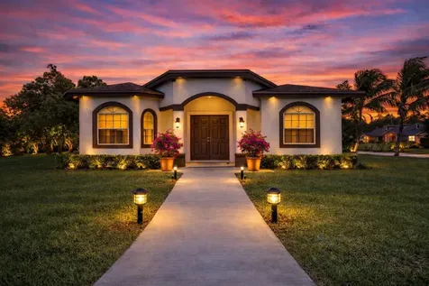 6934 Grapeview Boulevard The Acreage FL 33470