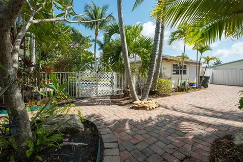 199 NW 7th Street Boca Raton FL 33432