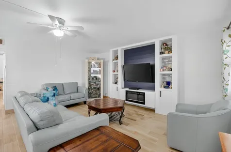 60 Brittany Delray Beach FL 33446