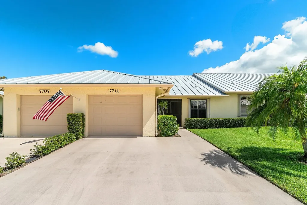 7711 SE Sugar Sand Circle Hobe Sound FL 33455