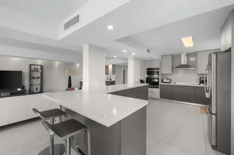 10180 W Bay Harbor Drive Bay Harbor Islands FL 33154
