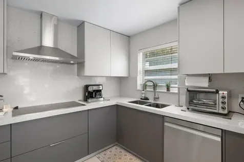 10180 W Bay Harbor Drive Bay Harbor Islands FL 33154
