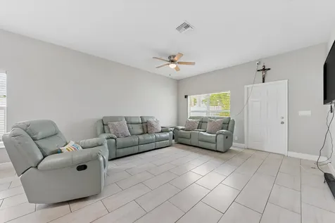 525 Nw 12th Avenue Boynton Beach FL 33435