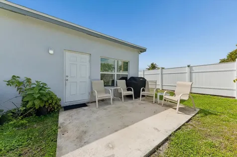 525 Nw 12th Avenue Boynton Beach FL 33435