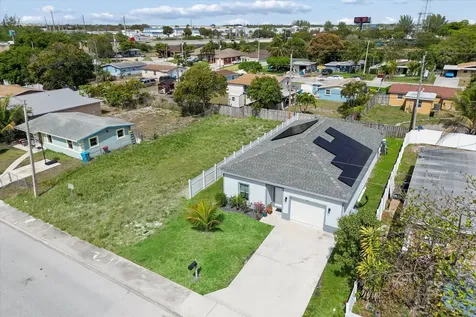 525 Nw 12th Avenue Boynton Beach FL 33435